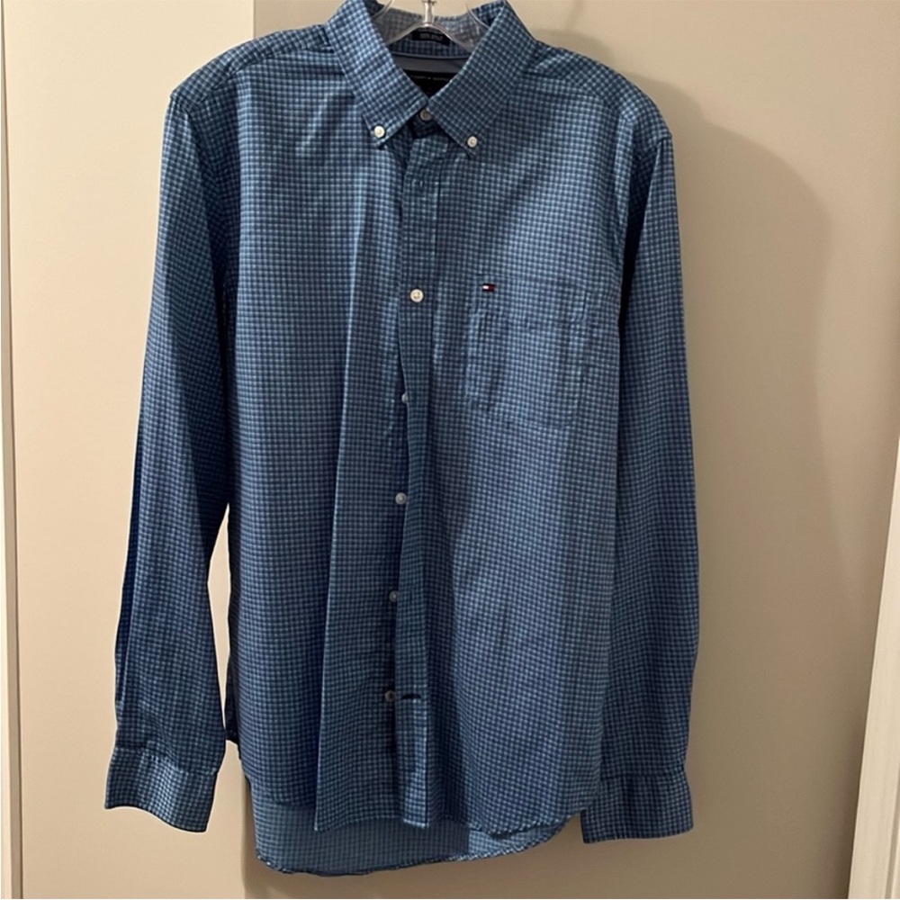 Tommy Hilfiger Mens Shirt Size M 100% cotton. Beautiful blue check pattern.